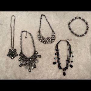 Group of 5 elegant necklaces